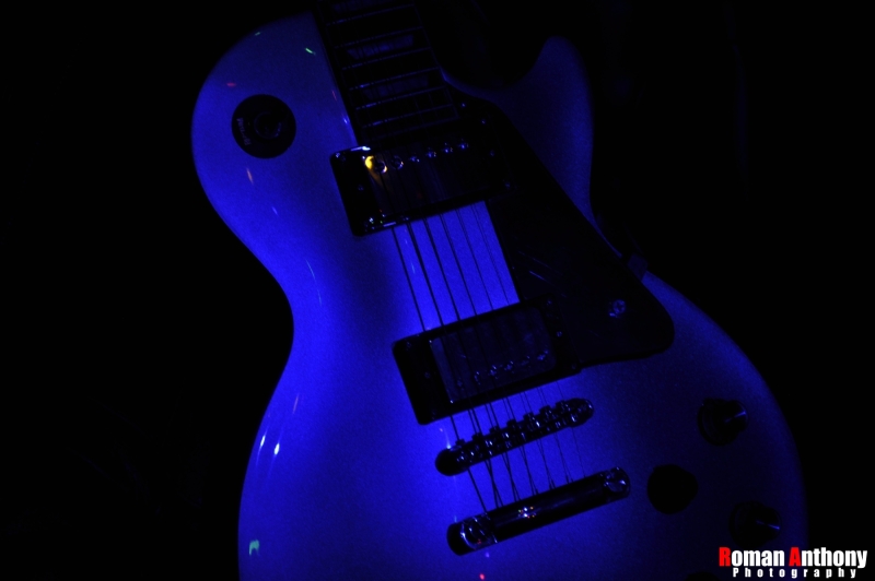 blue Gibson guitar